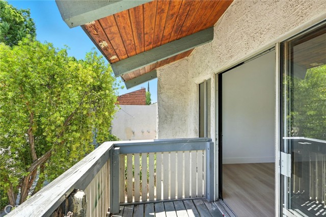 8601 International Avenue, Canoga Park CA: https://media.crmls.org/medias/c626b53e-9fcf-4b0a-968f-dacea4cceb0f.jpg