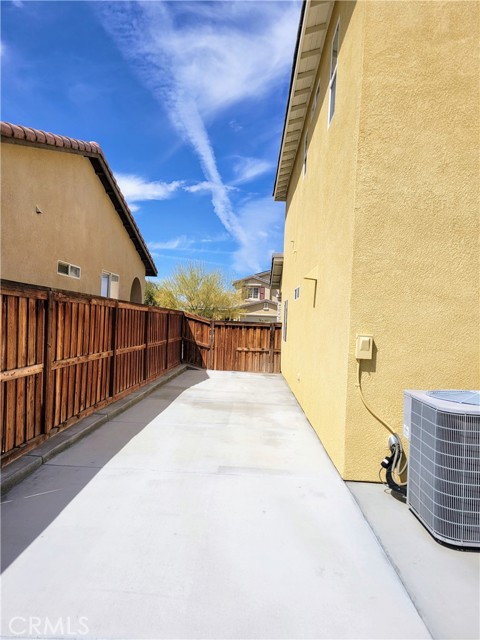 Detail Gallery Image 12 of 21 For 15105 Mateo Prado Way, Victorville,  CA 92394 - 3 Beds | 2/1 Baths