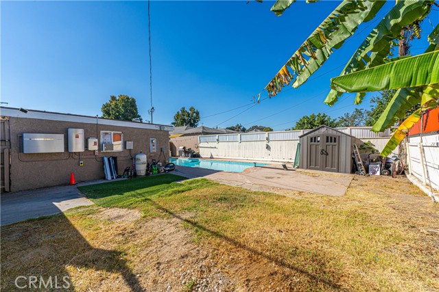 1915 E 55th Street, Long Beach CA: https://media.crmls.org/medias/c6274adc-5dd2-453f-988a-17c18997d7ef.jpg