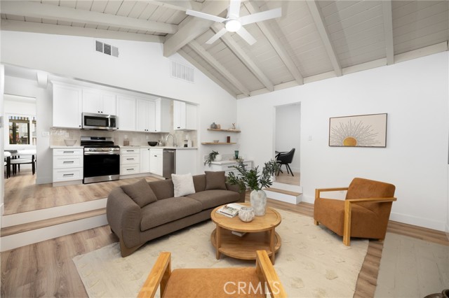 Detail Gallery Image 6 of 14 For 3332 W 134th St, Hawthorne,  CA 90250 - 3 Beds | 2 Baths