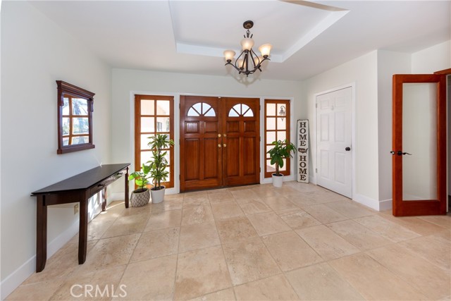 Detail Gallery Image 3 of 30 For 12441 Daryl Ave, Granada Hills,  CA 91344 - 3 Beds | 2/1 Baths