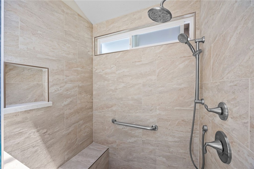 MLS #OC25161685 img 17