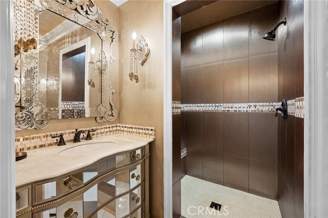 Detail Gallery Image 19 of 55 For 7370 Chantilly Ln, Tujunga,  CA 91042 - 6 Beds | 4 Baths