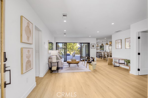 Detail Gallery Image 6 of 29 For 7932 Woodlake, West Hills,  CA 91304 - 4 Beds | 3 Baths