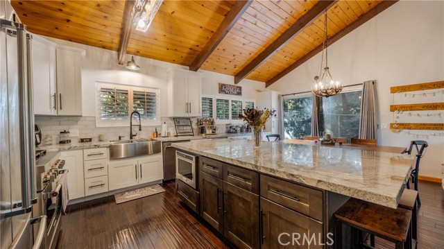 Detail Gallery Image 10 of 40 For 370 Weisshorn Dr, Crestline,  CA 92325 - 2 Beds | 2 Baths