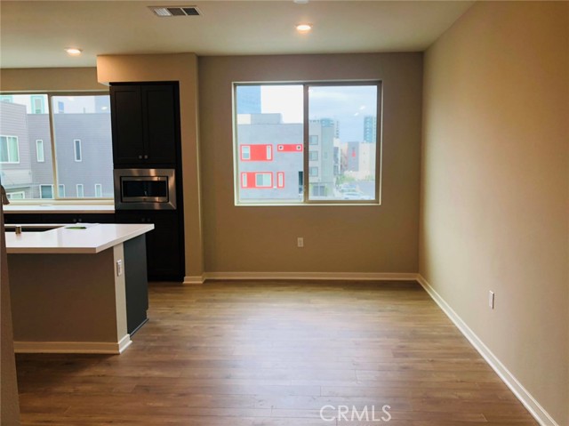 Detail Gallery Image 3 of 7 For 221 Bowery, Irvine,  CA 92612 - 3 Beds | 2/1 Baths