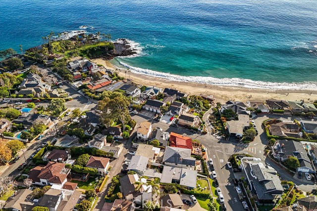 Detail Gallery Image 4 of 28 For 1259 Cliff Dr, Laguna Beach,  CA 92651 - 3 Beds | 3/1 Baths