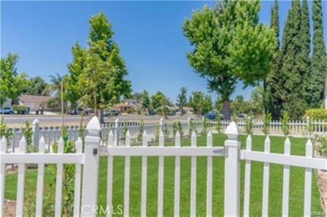 5840 White Oak Avenue, Encino CA: https://media.crmls.org/medias/c62d6d07-b7f0-4d22-b456-efcec3f255cd.jpg