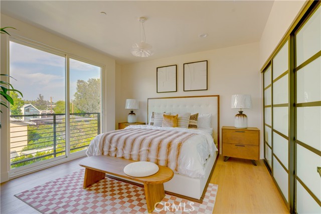 712 N Chestnut Avenue, Los Angeles CA: https://media.crmls.org/medias/c62dd46f-78d5-4281-9194-78f1271a7db4.jpg