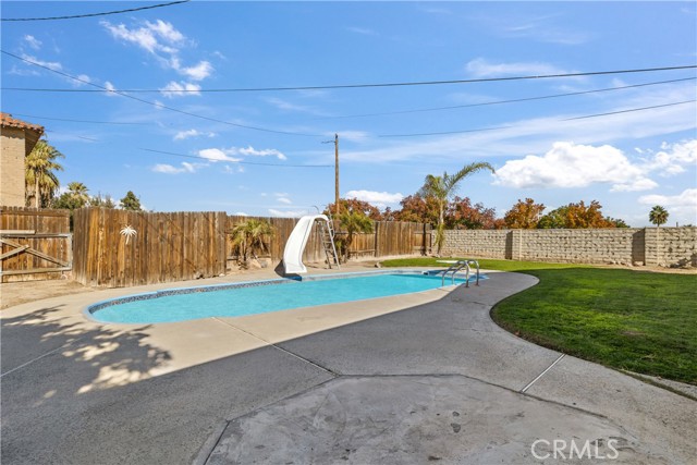 Detail Gallery Image 33 of 36 For 102 Irene St, Bakersfield,  CA 93268 - 3 Beds | 2 Baths