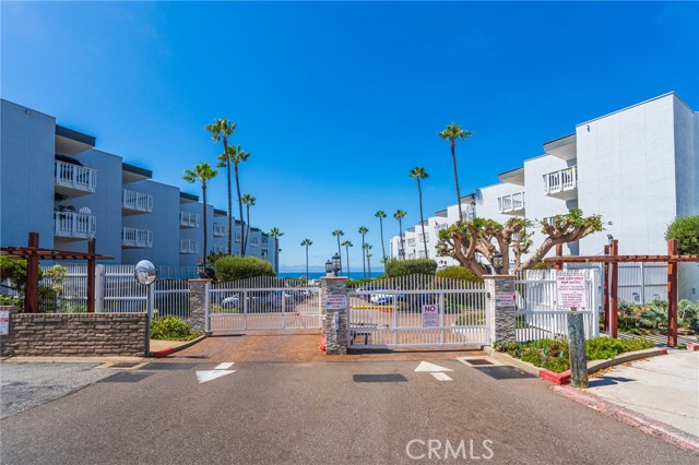 Detail Gallery Image 2 of 13 For 640 the Village #114,  Redondo Beach,  CA 90277 - 1 Beds | 1 Baths