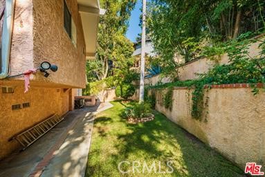 3540 N Knoll Drive, Los Angeles CA: https://media.crmls.org/medias/c630b20c-ccb1-4907-bbce-e8074d1353fe.jpg