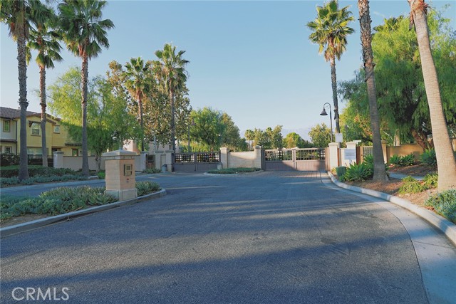 Detail Gallery Image 8 of 13 For 2908 E via Fiano, Ontario,  CA 91764 - 3 Beds | 2/1 Baths