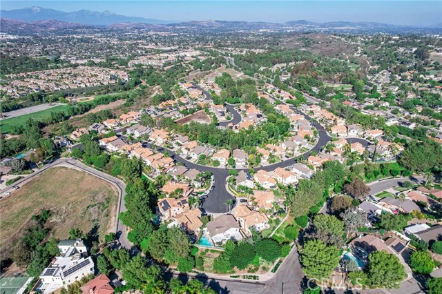 Detail Gallery Image 3 of 10 For 1825 Lexington Dr, Fullerton,  CA 92835 - 4 Beds | 3 Baths