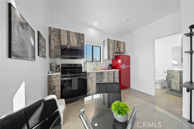 Detail Gallery Image 4 of 7 For 4520 Lookout, Landers,  CA 92285 - 1 Beds | 1 Baths