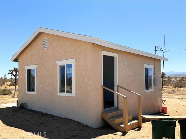 659 E Polands Way, Landers, CA 92285