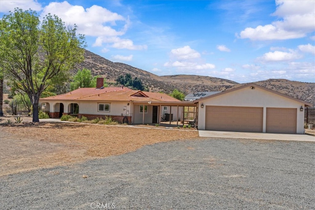 MLS #OC25158307 img 2