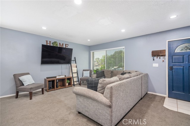 6858 John Dr, Jurupa Valley CA: https://media.crmls.org/medias/c63606bc-6903-4024-89a1-360b29f16be4.jpg