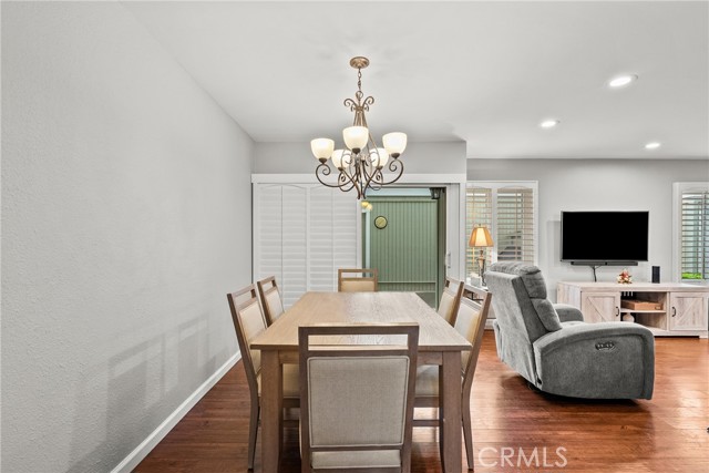 Detail Gallery Image 7 of 24 For 22123 Burbank Blvd #2, Woodland Hills,  CA 91367 - 3 Beds | 2/1 Baths