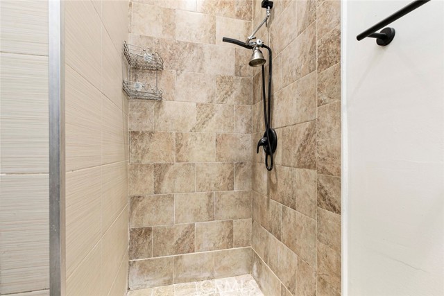 Detail Gallery Image 15 of 15 For 7347 Jamieson Ave, Reseda,  CA 91335 - 2 Beds | 1 Baths