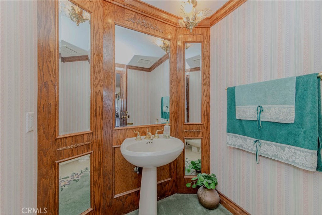 https://media.crmls.org/medias/c6372d8b-63a0-43ac-81d8-4c88e2d0f633.jpg?preset=X-Large