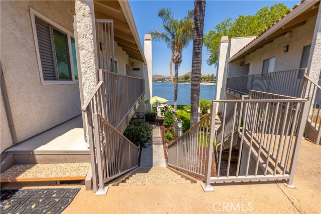 Detail Gallery Image 2 of 41 For 22084 Treasure Island Dr #29,  Canyon Lake,  CA 92587 - 2 Beds | 2 Baths