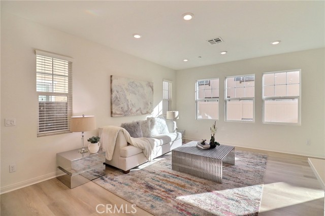 Detail Gallery Image 8 of 33 For 2076 E Sentinel Privado, Ontario,  CA 91764 - 4 Beds | 3 Baths