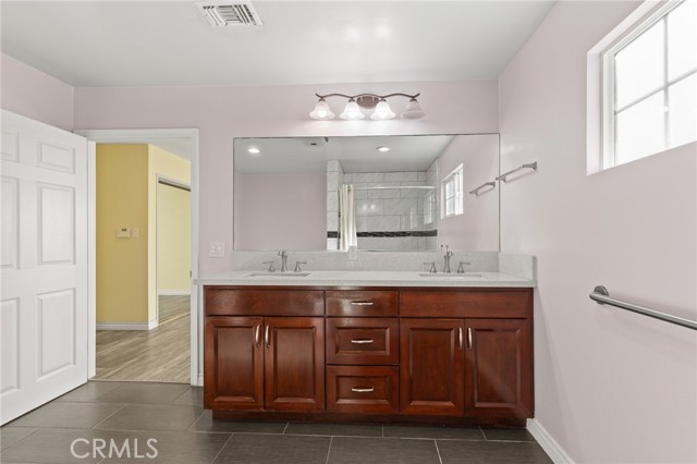 Detail Gallery Image 27 of 38 For 8558 11th, Downey,  CA 90241 - 4 Beds | 3/1 Baths