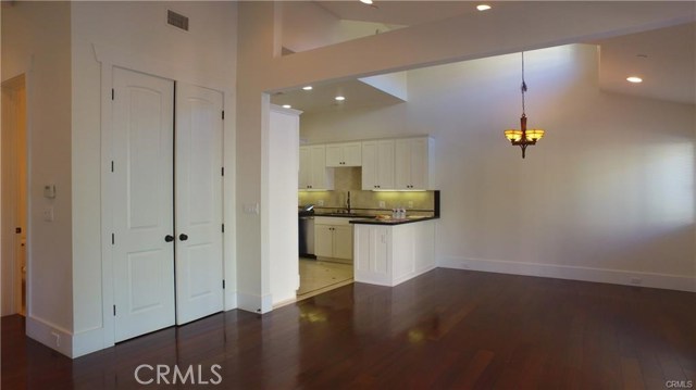 Detail Gallery Image 32 of 75 For 804 N Irena Ave #B,  Redondo Beach,  CA 90277 - 3 Beds | 2/1 Baths