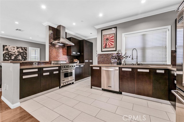 Detail Gallery Image 5 of 25 For 480 S Los Robles Ave #3,  Pasadena,  CA 91101 - 3 Beds | 3/1 Baths