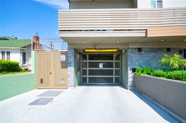 820 S Wilton Place, Los Angeles CA: https://media.crmls.org/medias/c63ca4ea-ee8b-4aeb-ad7b-9b1ad6d60bd4.jpg