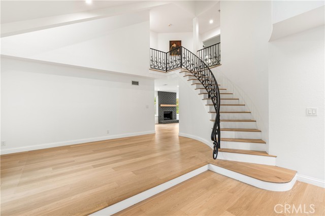 Detail Gallery Image 2 of 23 For 5503 Hartglen Pl, Agoura Hills,  CA 91301 - 5 Beds | 3 Baths