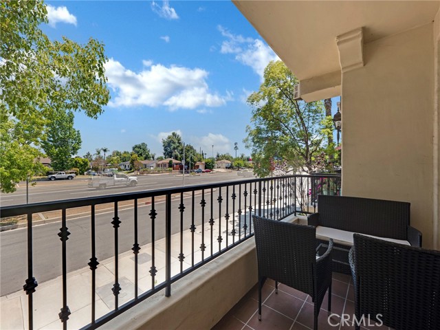 5753 White Oak Avenue, Encino CA: https://media.crmls.org/medias/c63d0f8f-60c8-46df-b1d3-b566806d1514.jpg