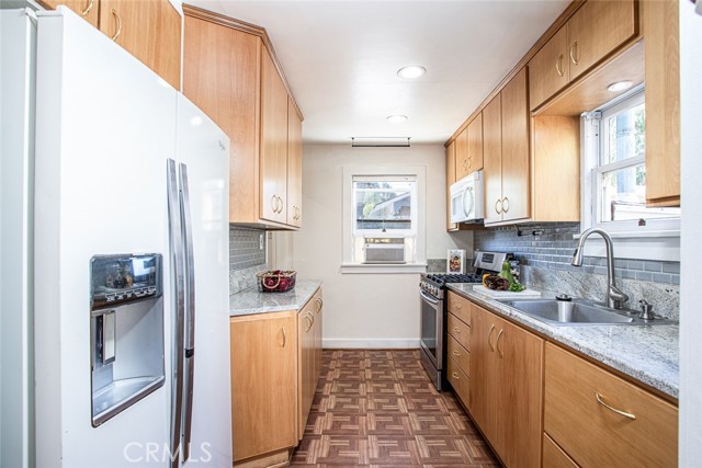 Detail Gallery Image 6 of 16 For 506 E 7th, Corona,  CA 92879 - 2 Beds | 1/1 Baths