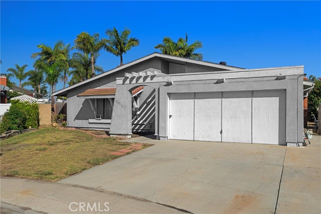 Detail Gallery Image 2 of 10 For 20372 Mooncrest Cir, Huntington Beach,  CA 92646 - 4 Beds | 2 Baths