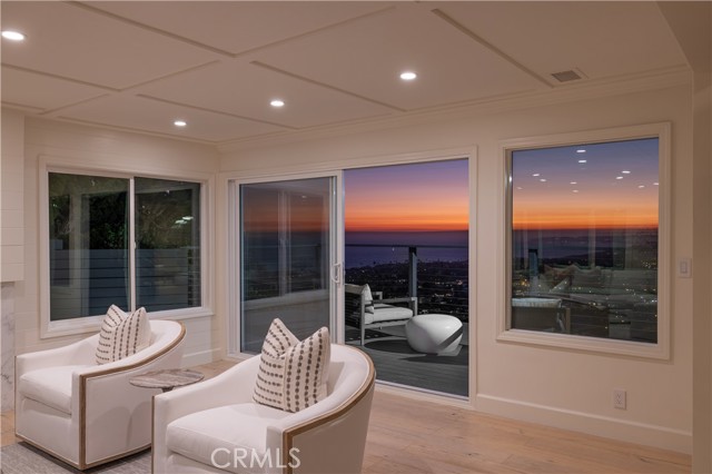 303 E Avenida Cordoba, San Clemente CA: https://media.crmls.org/medias/c64000f8-8181-4909-843b-7daf13226f62.jpg