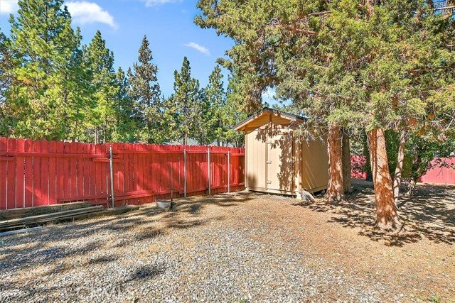 Detail Gallery Image 27 of 29 For 401 E Angeles Bld, Big Bear City,  CA 92314 - 3 Beds | 2 Baths