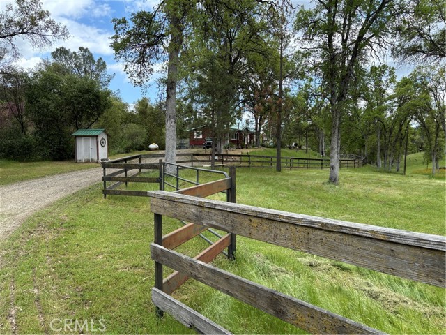 4060 Indian Peak Road, Mariposa CA: https://media.crmls.org/medias/c640126c-f83a-4238-95b0-06ff5b35e700.jpg