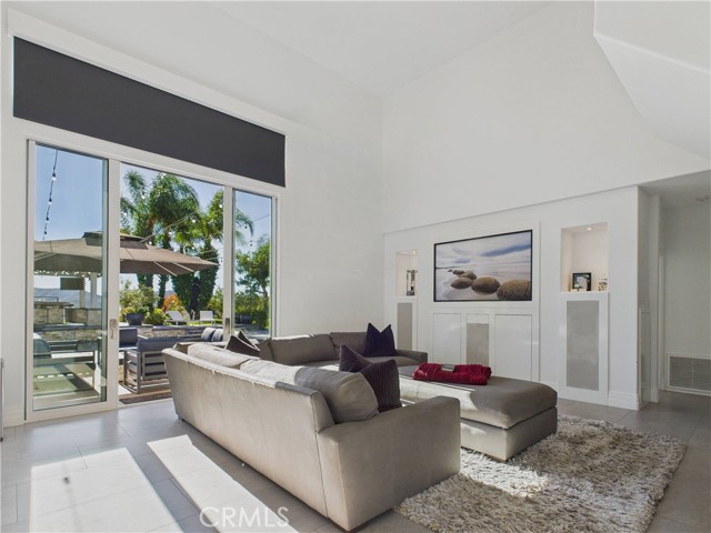 Detail Gallery Image 9 of 46 For 26990 Abbey Glen, Yorba Linda,  CA 92887 - 5 Beds | 3/1 Baths