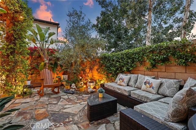 61 Fuchsia, Lake Forest CA: https://media.crmls.org/medias/c641cf8b-8292-4e51-a4b8-e75f2fd860fd.jpg