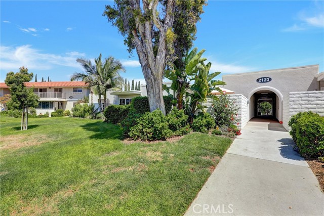 2123 Ronda Granada, Laguna Woods CA: https://media.crmls.org/medias/c6426b47-cceb-48bf-9fc5-4c092117ccf1.jpg