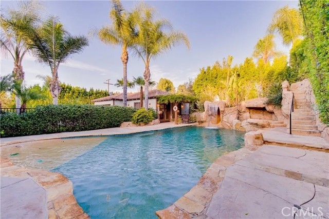 Detail Gallery Image 64 of 67 For 5230 Quakertown Ave, Woodland Hills,  CA 91364 - 5 Beds | 5 Baths