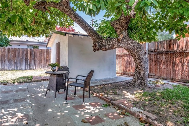518 E Lime, Monrovia CA: https://media.crmls.org/medias/c6440d57-402a-4b0e-ae10-0d0b1b8c9f1a.jpg