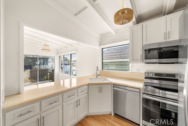 Detail Gallery Image 6 of 36 For 170 Mcaulay, Laguna Beach,  CA 92651 - 3 Beds | 1/1 Baths