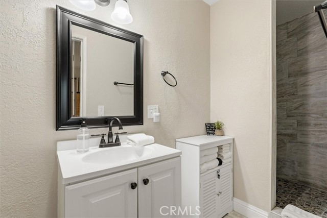 50740 Chu Ranch Road, Oakhurst CA: https://media.crmls.org/medias/c6453606-0f77-44e2-b933-3587d110eb06.jpg