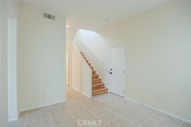 Detail Gallery Image 11 of 23 For 2062 W Blue Violet Ct, Anaheim,  CA 92801 - 3 Beds | 2/1 Baths
