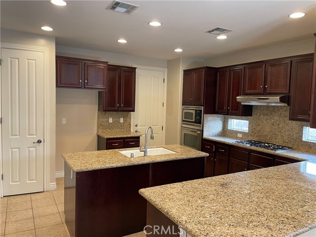 5307 Rose Arbor Lane, Bakersfield CA: https://media.crmls.org/medias/c64573ab-2e13-40c8-88f4-d13caa4c13a3.jpg