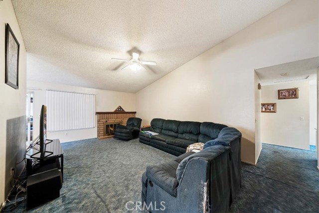 Detail Gallery Image 14 of 53 For 6959 Grove, Highland,  CA 92346 - 3 Beds | 2 Baths