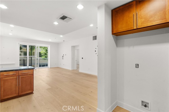 Detail Gallery Image 8 of 39 For 300 E 4th St #205,  Long Beach,  CA 90802 - 2 Beds | 2 Baths