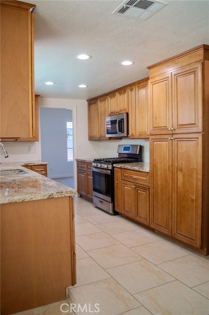 15068 Christina Court, Lake Elsinore CA: https://media.crmls.org/medias/c646a502-a86e-4cce-a2f1-d7da9b3f3b0c.jpg